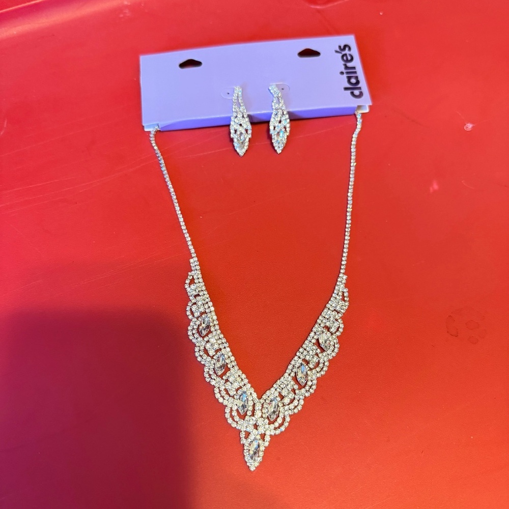 Rhinestone necklace & earrings set